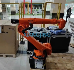 Το χρησιμοποιημένο Kuka R1810 ρομπότ KR20 με τον ελεγκτή KRC4 και διδάσκει το κρεμαστό κόσμημα