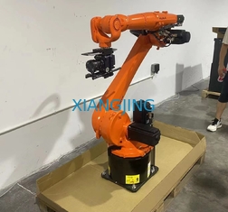 Το χρησιμοποιημένο Kuka R1810 ρομπότ KR20 με τον ελεγκτή KRC4 και διδάσκει το κρεμαστό κόσμημα