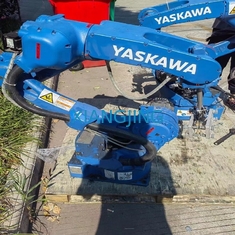 Φόρτωση YASKAWA GP12 που ξεφορτώνει το χρησιμοποιημένο βιομηχανικό ρομπότ με τον ελεγκτή YRC1000