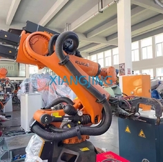 Το χρησιμοποιημένο Kuka R1810 ρομπότ KR20 με τον ελεγκτή KRC4 και διδάσκει το κρεμαστό κόσμημα