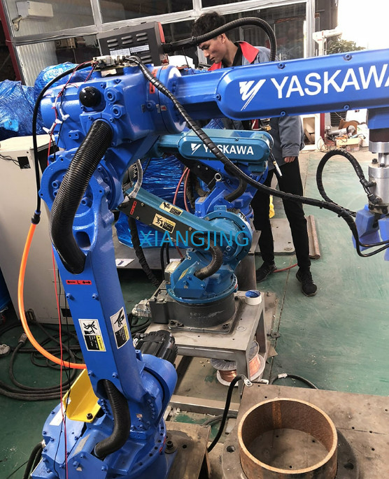 AR1440 ρομπότ συγκόλλησης Yaskawa από δεύτερο χέρι 6 άξονας με το ωφέλιμο φορτίο 12kg με το σύστημα συγκόλλησης